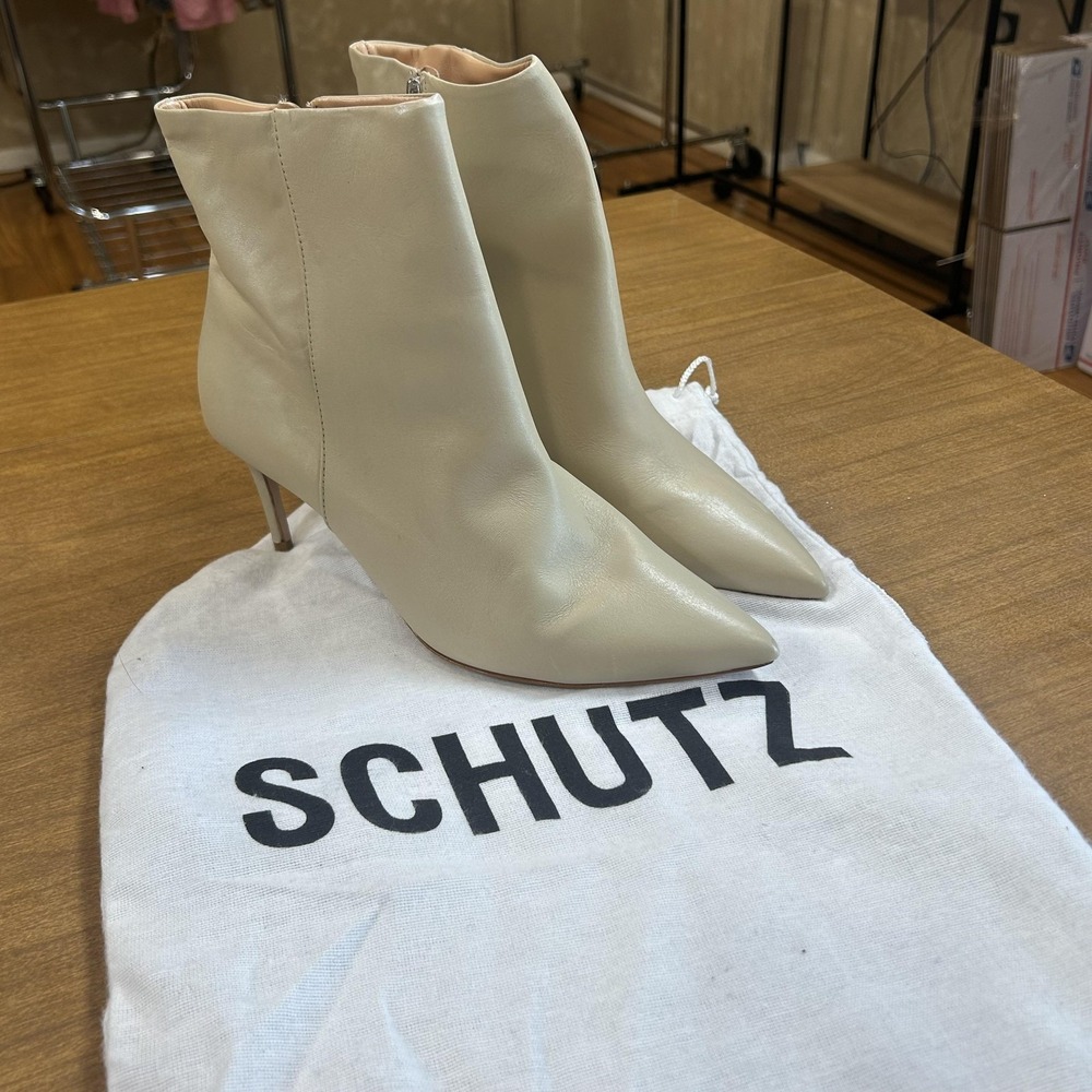 Schutz Boots Womens Size 9 Cream Leather Ankle Bootie Pointed Toe Side Zip‎